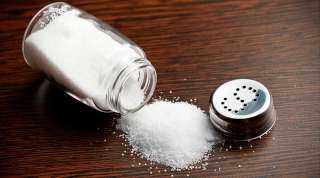 الإفراط في تناول الملح يضعف الجهاز المناعي