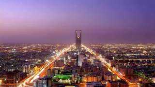 السعوديون يرددون النشيد الوطني من نوافذ وأسطح منازلهم(فيديو)