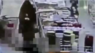 بالفيديو... سيدة سعودية تنقذ رجلا من الموت