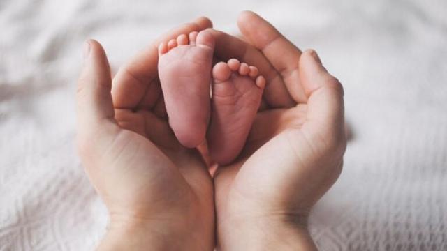   ولادة طفل مصاب بكورونا في إيران 