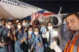 285 ماليزيا يشكرون مصر للطيران على التعاون في عودتهم إلى ديارهم