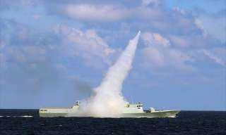 قوات البحرية الصينية تهاجم مدمرة أمريكية ويطردها من المياه الإقليمية