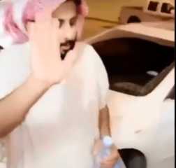 بالفيديو.. تركي آل الشيخ يفاجأ بشبيه له ويدعوه للتواصل معه