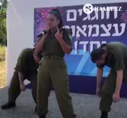 هآرتس تسخر من قرار الجيش الإسرائيلي بمنع الراقصين