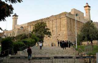 القوات الإسرائيلية تمنع استكمال ترميم الحرم الإبراهيمي وتصادر أرضا في سلوان