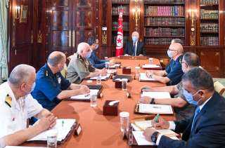  الرئيس التونسي: المؤسسة العسكرية وولاؤها للوطن فقط وبعيدة عن كل الصراعات 