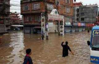 مصرع 40 شخصا بفيضانات وانهيارات أرضية في نيبال 
