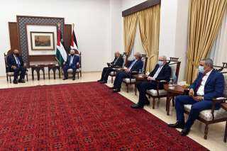 وزير الخارجية يبحث مع أبو مازن استئناف جهود السلام على أساس حل الدولتين والمرجعيات الدولية