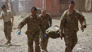 مقتل جندي وإصابة 2 باستهداف طائرات أمريكية حاجزا للجيش منع مرور دورية أمريكية