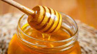 دراسة: العسل أكثر فعالية من المضادات الحيوية في علاج السعال ونزلات البرد