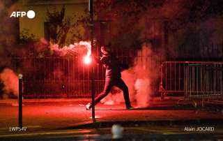 بالفيديو.. 148 مشجعا باريسيا في قبضة الشرطة بسبب أعمال الشغب