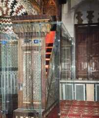 تركيب أول حاجز حماية شفاف حول منبر مسجد السلطان أبو العلا الأثرى: