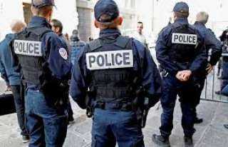 مصدر بالشرطة الفرنسية يتحدث عن قطع رأس امرأة بعد هجوم الطعن في نيس