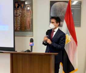 القنصل العام المصري في نيويورك يوقع بروتوكولاً لاسترداد أحد الجداريات الفرعونية