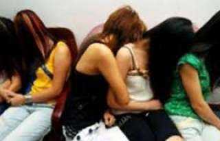 ضبط 4 سيدات يستقطبن راغبي المتعة الحرام عبر فيسبوك الخميس  