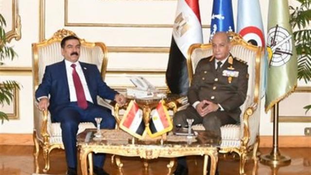 وزير الدفاع يلتقي نظيره العراقي 