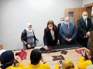 وزيرة التخطيط و محافظ القاهرة يشهدان افتتاح مدرسة تواصل للتعليم المجتمعي باسطبل عنتر