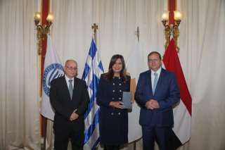 السفارة القبرصية بمصر تكرم وزيرة الهجرة تقديرًا لدورها في مبادرة ”إحياء الجذور”