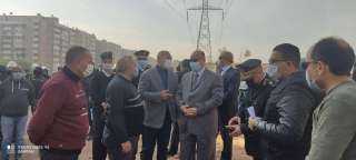 محافظ القاهرة يتفقد أعمال إزالة العقارات المقامة أسفل خطوط الضغط العالي بمنطقة عزبة الهجانة