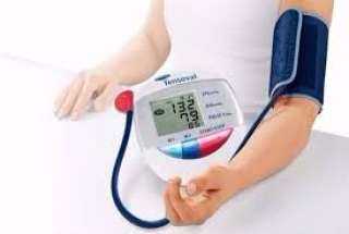 دراسة تكشف أهمية قياس ضغط الدم في الذراعين 