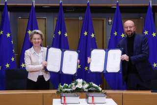 الاتحاد الأوروبي يوقع رسميا اتفاقية للتجارة مع بريطانيا لما بعد ”بريكست”