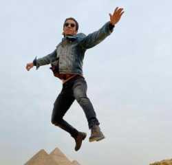 نجم مصر العالمي مينا مسعود يوثق زيارته للأهرامات على حسابه الشخصي بانستجرام