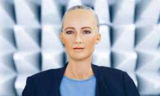 الروبوت ”صوفيا” تغزو الأسواق في 2021