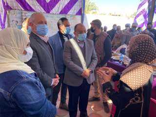 وزير التنمية المحلية ومحافظ الأقصر يزوران قرية البغدادي لتفقد مشروعات برنامج الاغذية العالمي