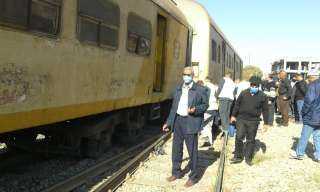 محافظ أسيوط يعلن انتظام حركة سير القطارات بعد السيطرة على حادث خروج عربة قطار عن القضبان