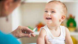 تطعيم الانفلونزا الموسمية يحمي الأطفال من ”كورونا”