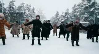 بالفيديو.. نساء ياقوتيا يؤدين رقصة شعبية في درجة حرارة ”- 45”