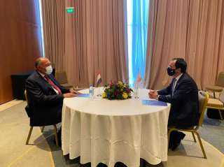 سامح شكري يعقد لقاءاً مع وزير الخارجية القبرصي خلال زيارته لأثينا