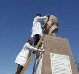 بدء حملة  تنظيف وصيانة التماثيل بالميادين العامة بجميع محافظات الجمهورية