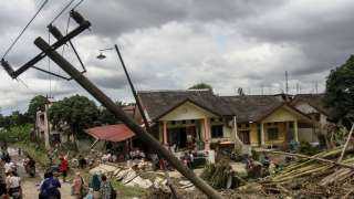 مصرع شخصين وفقدان 16 في إندونيسيا إثر انهيارات أرضية