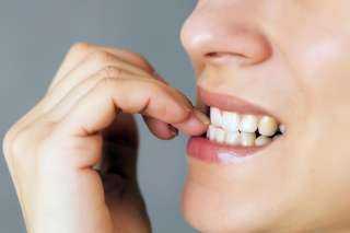 الأطباء يحذرون من ”مشروب صحي” قد يدمر أسنانك 