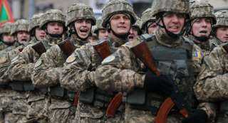 تعبئة عامة في أوكرانيا وروسيا تحشد عسكرياً على الحدود: طبول الحرب تُقرع من جديد