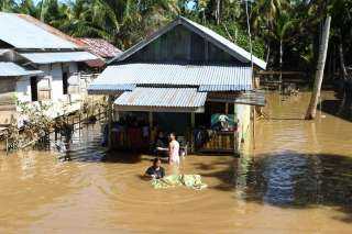 فيضانات وانهيارات أرضية تقتل عشرات في إندونيسيا وتيمور الشرقية
