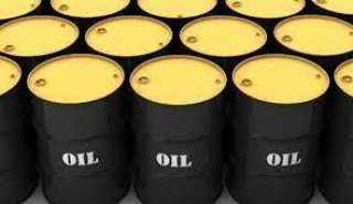 عقود النفط تزيد من خسائرها وتهبط بأكثر من 2% 