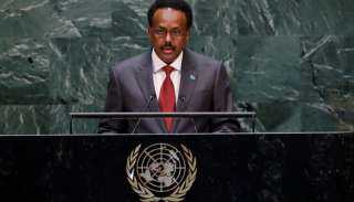 الرئيس الصومالي يوقع قانونا يمدد فترته الرئاسية عامين