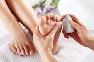 6 علاجات منزلية لإزالة جلد القدمين الميت
