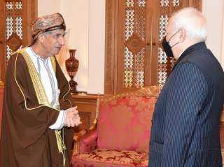 ظريف يلتقي نائب رئيس مجلس الوزراء العماني في مسقط