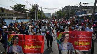 تظاهرات بالآلاف وسط تقارير عن وقوع قتلى فى ميانمار