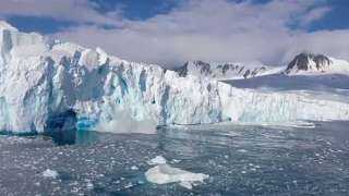 ”علماء”: الوقود الأحفوري تسبب في ذوبان الأنهار الجليدية بشكل أسرع