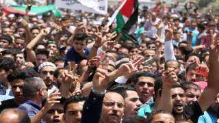 مظاهرة حاشدة في عمان تطالب بطرد السفير الإسرائيلي وإغلاق السفارة 