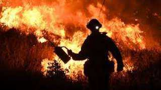 الولايات المتحدة.. إخلاء ألف شخص بسبب الحرائق المشتعلة في لوس أنجلوس 