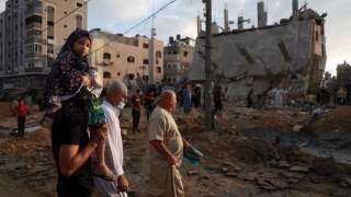 سكان غزة يتفقدون الدمار بعد انتهاء القتال مع إسرائيل