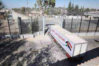 قافلة صندوق تحيا مصر تعبر منفذ رفح لتوصيل المساعدات لقطاع غزة 