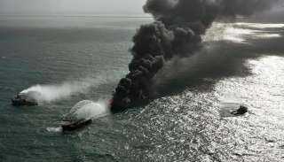 محاولات للسيطرة على حريق بسفينة تحمل مواد كيميائية في سريلانكا