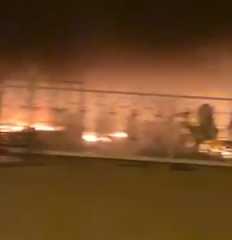 بالفيديو.. الإمارات.. السيطرة على حريق ”سوق الجمعة” في الفجيرة
