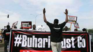 الشرطة النيجيرية تطلق الغاز المسيل للدموع لتفريق احتجاجات على غياب الأمن 